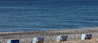 Modern and cozy comfort vacation apartment with terrace, only 250 m to the beach