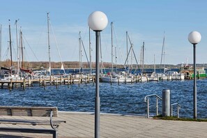 Marina - Modern and cozy comfort vacation apartment with terrace, only 250 m to the beach (Rerik)