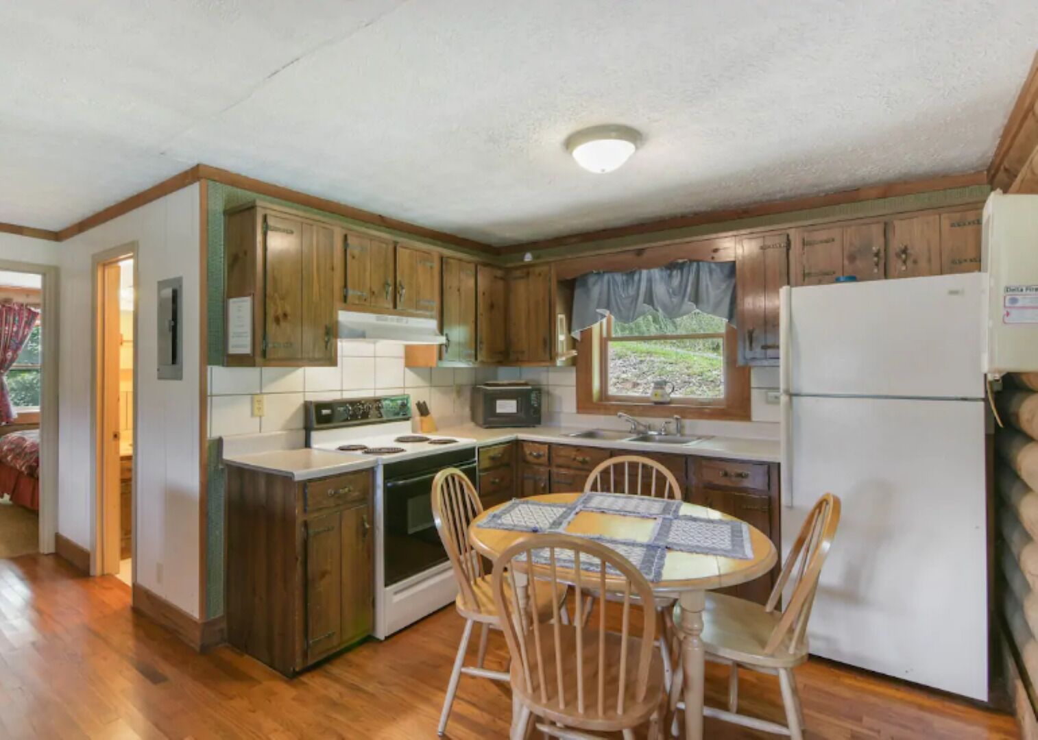 Carters Lake Lakeside Log Cabin #3