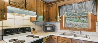 Carters Lake Lakeside Log Cabin #3 includes free boat slip at the Marina