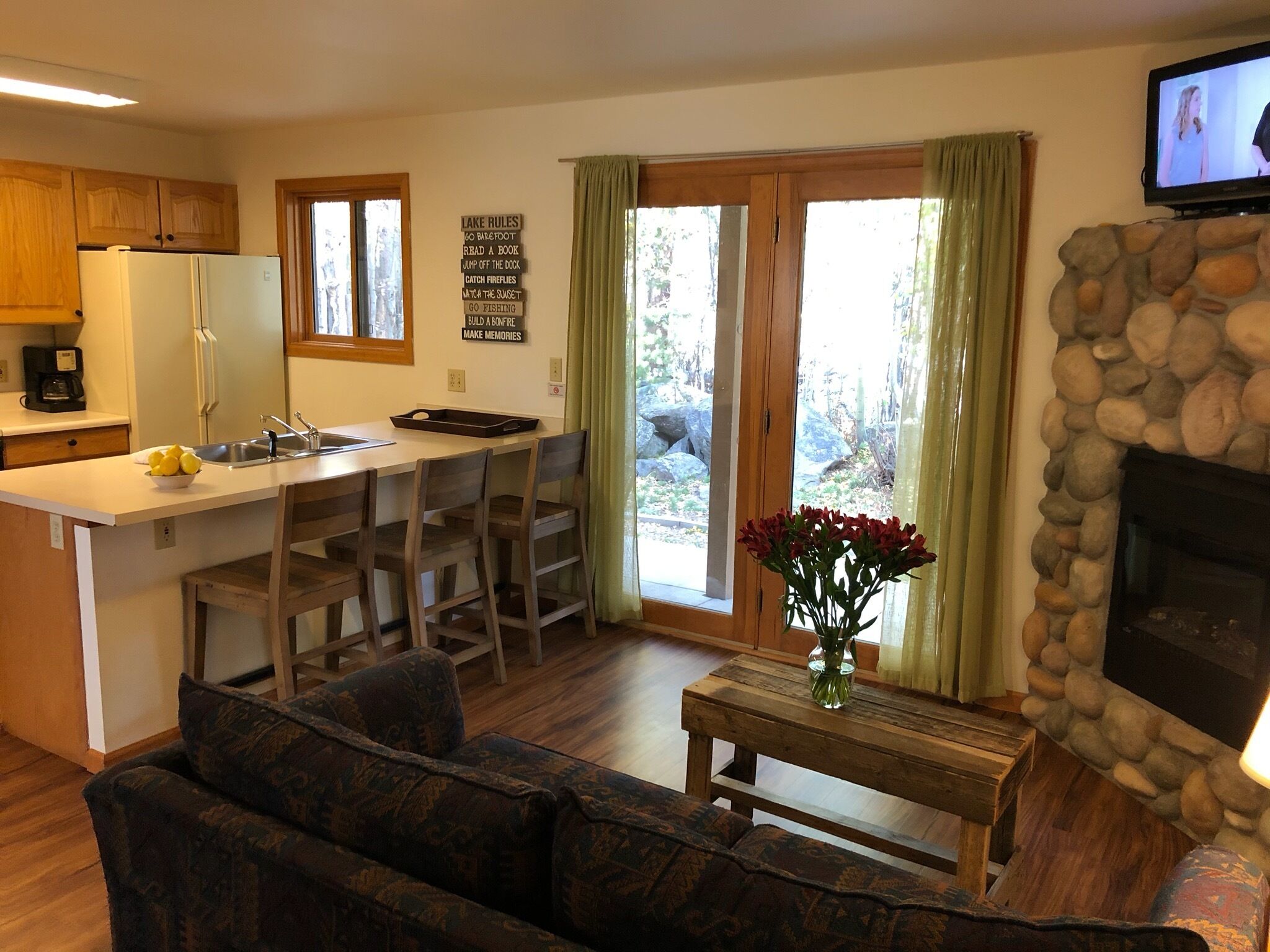 Riverfront Condo #1w/patio,1blk to town,King bed,Wifi -200mbps, 40min WinterPark