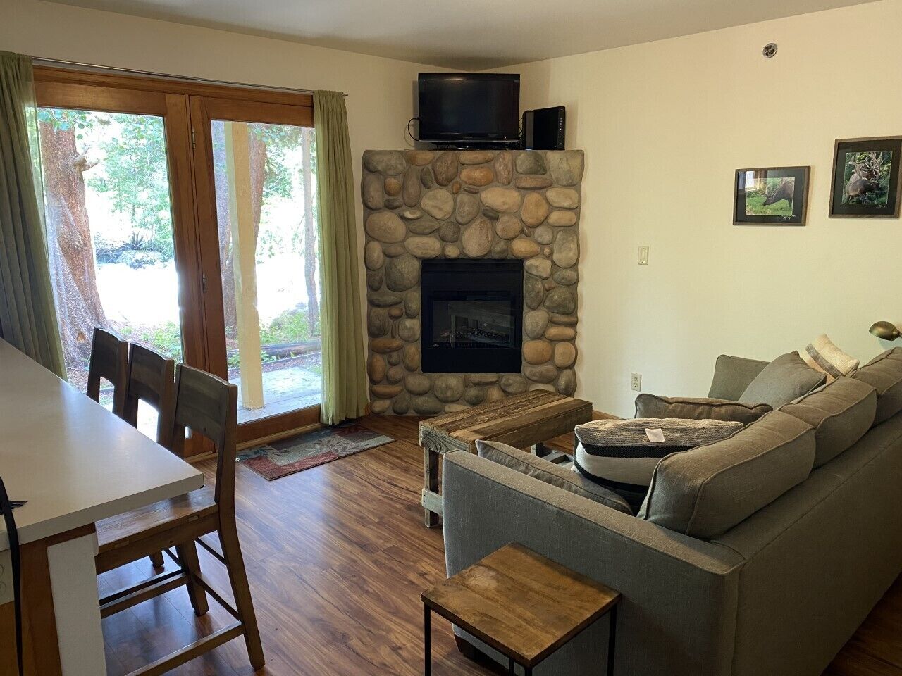 Riverfront Condo #1w/patio,1blk to town,King bed,Wifi -200mbps, 40min WinterPark