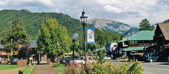 Riverfront Condo #1w/patio,1blk 2 town,King bed,ground floor, 40min 2 WinterPark