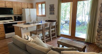 Riverfront Condo #1w/patio,1blk 2 town,King bed,ground floor, 40min 2 WinterPark