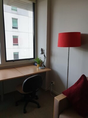 1 bedroom, desk, iron/ironing board, WiFi - Little☕Italia 🍝lygon st 1 bed long stays Welcome (Carlton)
