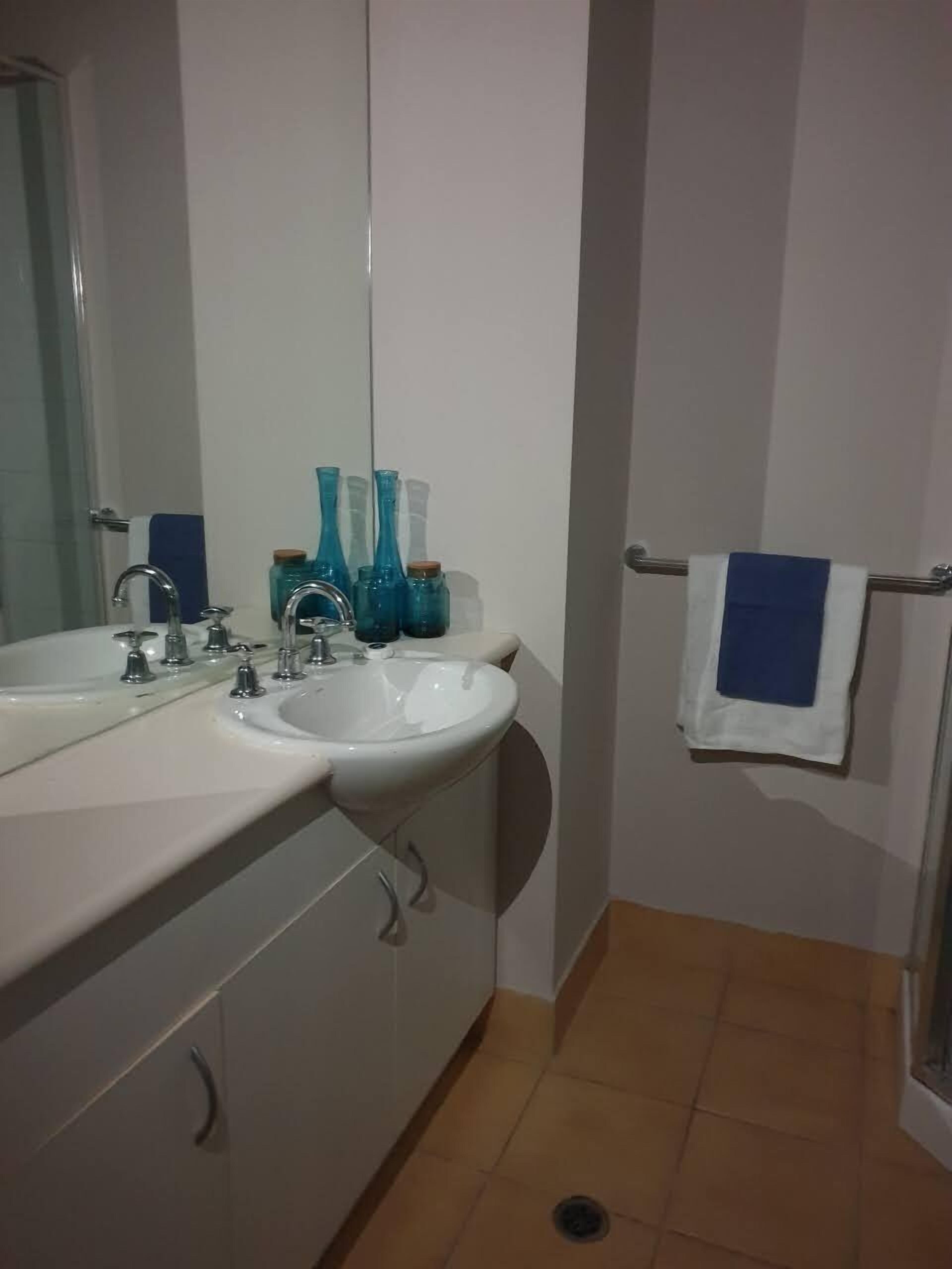 Little☕Italia 🍝lygon st 1 bed long stays Welcome — image 10