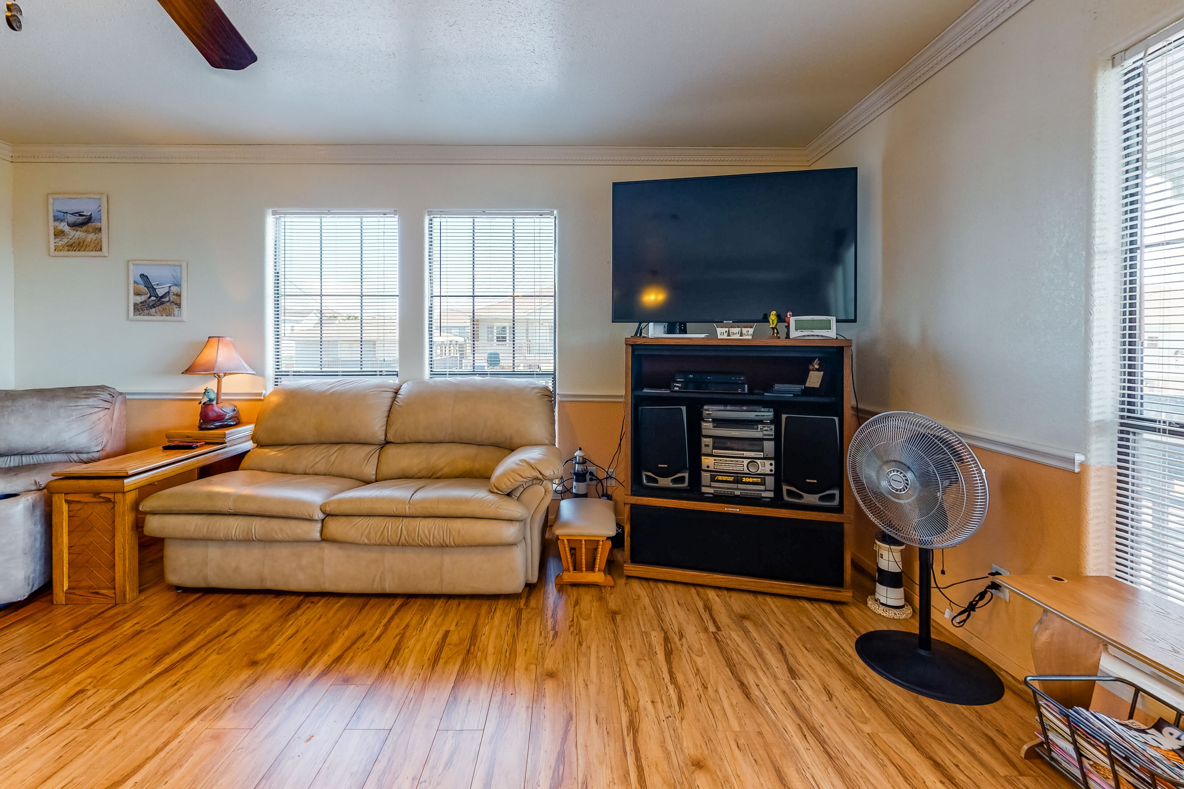 Beautiful, dog-friendly home - ocean views & short walk to beach!