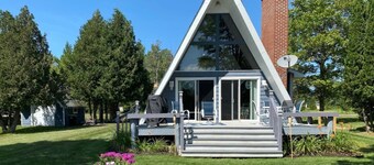 Four-season lakefront charm in Northern Michigan