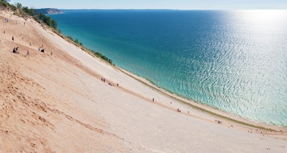 Four-season lakefront charm in Northern Michigan