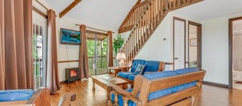 Lakeview Cabin #5 at Carters Lake, includes free boat slip at the marina