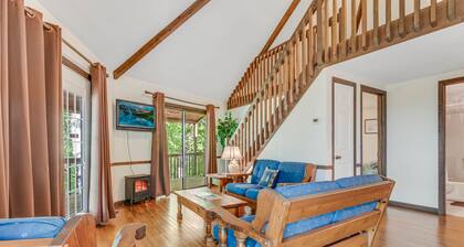 Lakeview Cabin #5 at Carters Lake, includes free boat slip at the marina