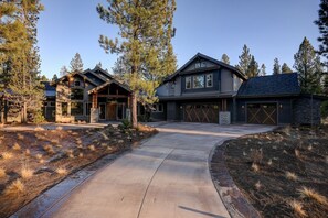 Exterior - Northwest Luxury with Hot Tub, Pool Table & Ping Pong (Sunriver)