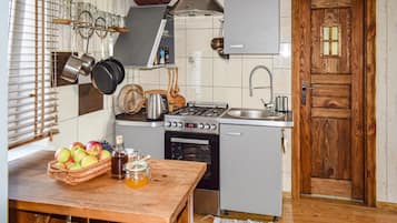 Fridge, stovetop, coffee/tea maker