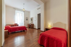 4 bedrooms, iron/ironing board, WiFi