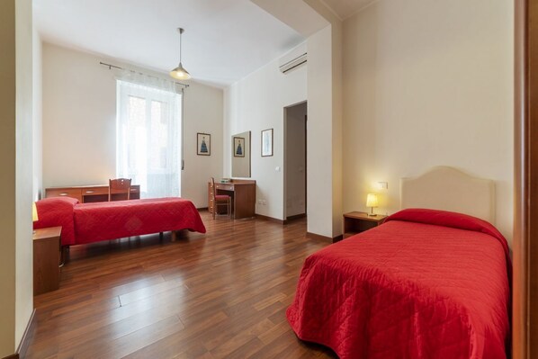 4 camere, ferro/asse da stiro, Wi-Fi