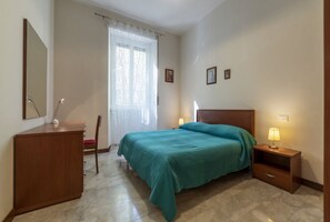 4 slaapkamers, een strijkplank/strijkijzer, wifi