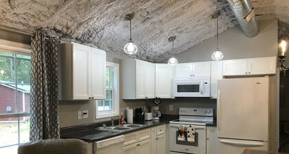 Peaceful 2Bedroom, 1.5Bath Cottage near Wood Creek Boat Dock