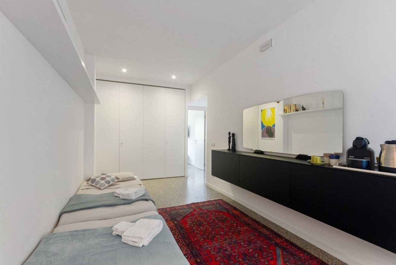 4 habitaciones, tabla de planchar con plancha, wifi y ropa de cama 