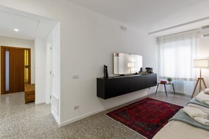 4 bedrooms, iron/ironing board, WiFi, bed sheets - GuestHost - ⋆Inner City Suite⋆ a stone's throw from Piazza S.Oronzo! (Lecce)