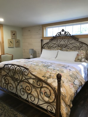 2 bedrooms, desk, iron/ironing board, travel crib