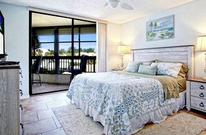 2 bedrooms, iron/ironing board, free WiFi, bed sheets - SS 4224 2/2 Garden View Condo - Paradise Vacation Rental in Ocean Village (Fort Pierce)