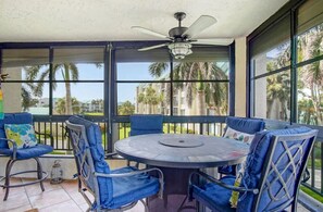 Outdoor dining - SS 4224 2/2 Garden View Condo - Paradise Vacation Rental in Ocean Village (Fort Pierce)