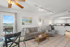 TV, DVD player - 🌴 Gulf View Condo — Gulf Strand Resort, St. Pete Beach (St Pete Beach)
