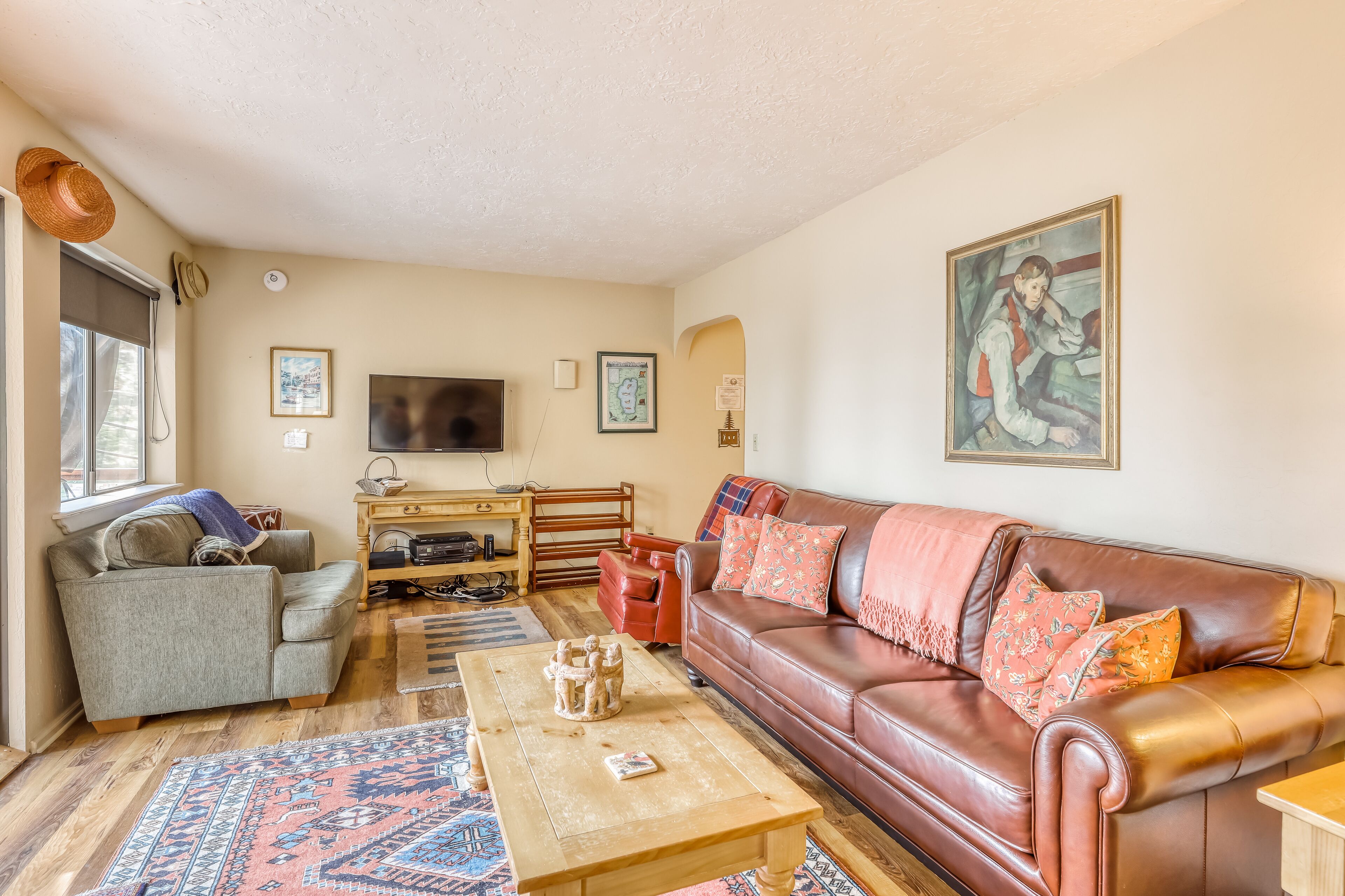 Family-friendly lodge w/ lake views, private hot tub, & spacious interior!