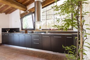 Fridge, stovetop, coffee/tea maker, toaster