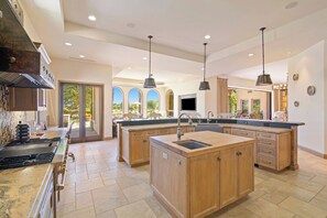 Unclassified image, 3 of 36, button