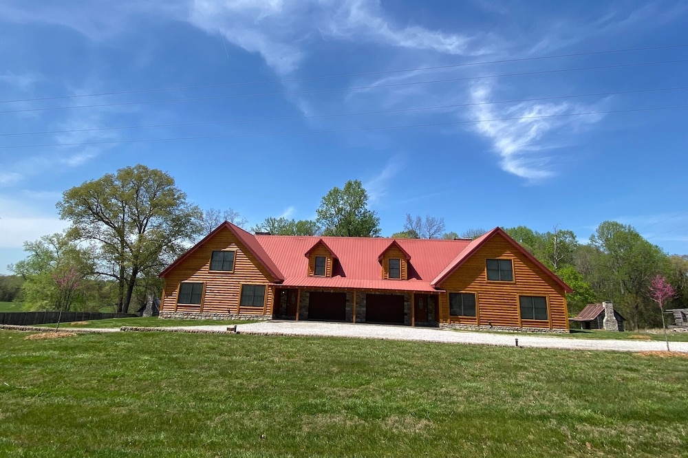 BARREN RIVER CABINS NEAR THE NARROWS MARINA AT BARREN RIVER LAKE