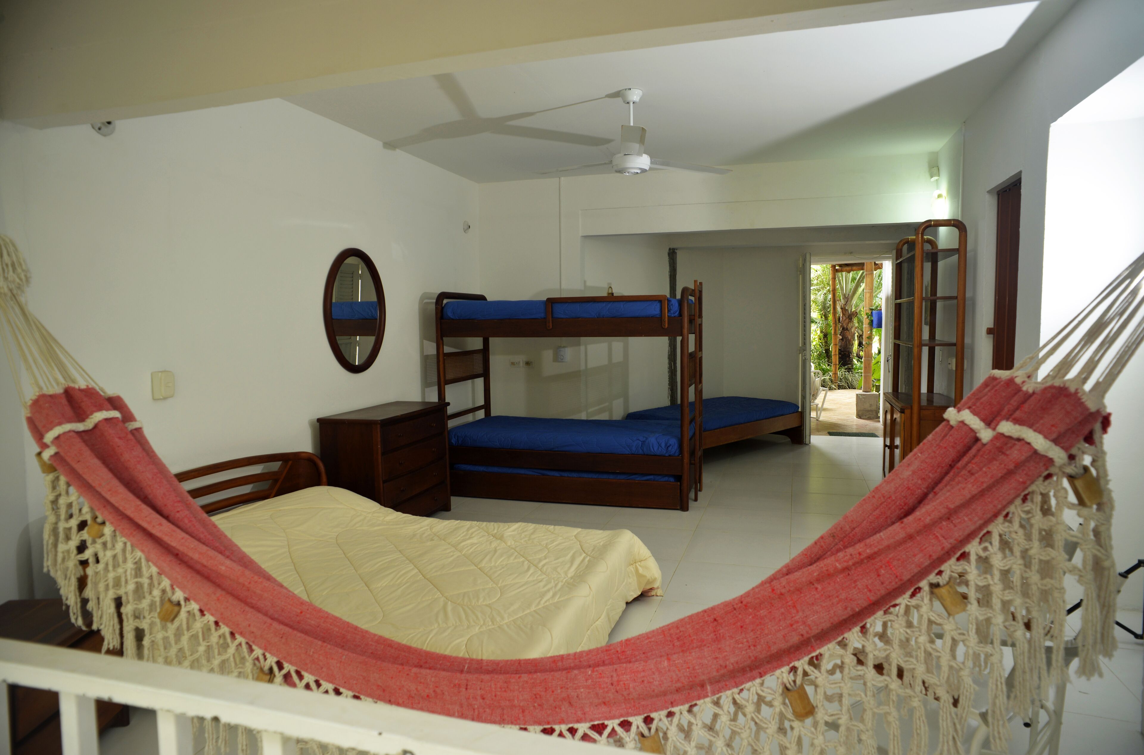 Complete house with lush vegetation, hot water Jacuzzi for 12 people