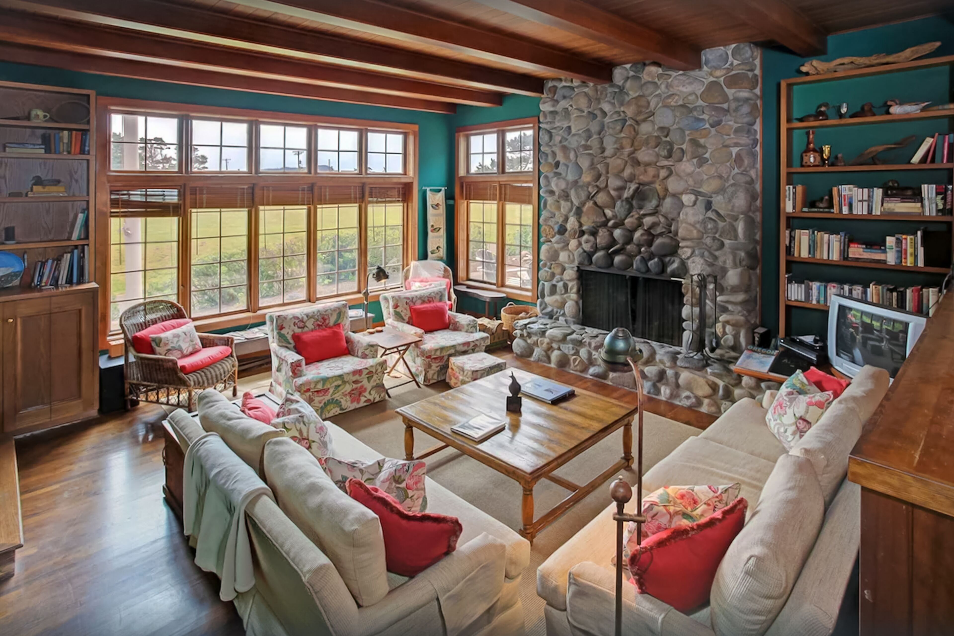 Ocean-view home w/private terrace/free WiFi/shared tennis courts- near beaches!