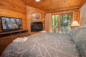 2 bedrooms, WiFi, bed sheets - Cozy, Wooded Cabin near Outdoor Activities (Boone)