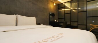 The Unique Hotel 28