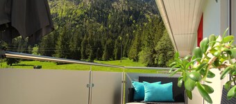 Holiday Apartment “Zugspitze” with Mountain View, Wi-Fi & Balcony
