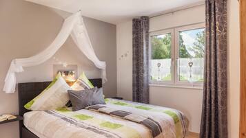 1 bedroom, free WiFi, bed sheets