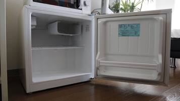 Apartment, Non Smoking | Mini fridge