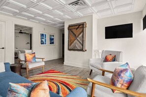 Interior - U2 ~ Premier Downtown Flat ~ Near River ~ No Stairs ~ Walk to Broadway ~ Free Wifi ~ 6 Total Beds (Nashville)