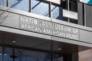 Exterior detail - U2 ~ Premier Downtown Flat ~ Near River ~ No Stairs ~ Walk to Broadway ~ Free Wifi ~ 6 Total Beds (Nashville)