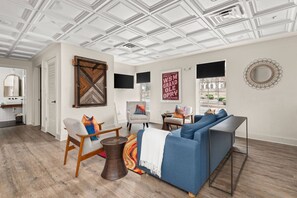 Interior - U2 ~ Premier Downtown Flat ~ Near River ~ No Stairs ~ Walk to Broadway ~ Free Wifi ~ 6 Total Beds (Nashville)