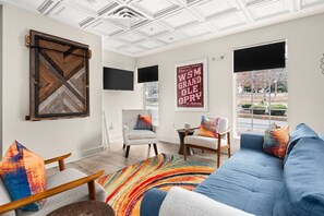 Unclassified image, 3 of 48, button