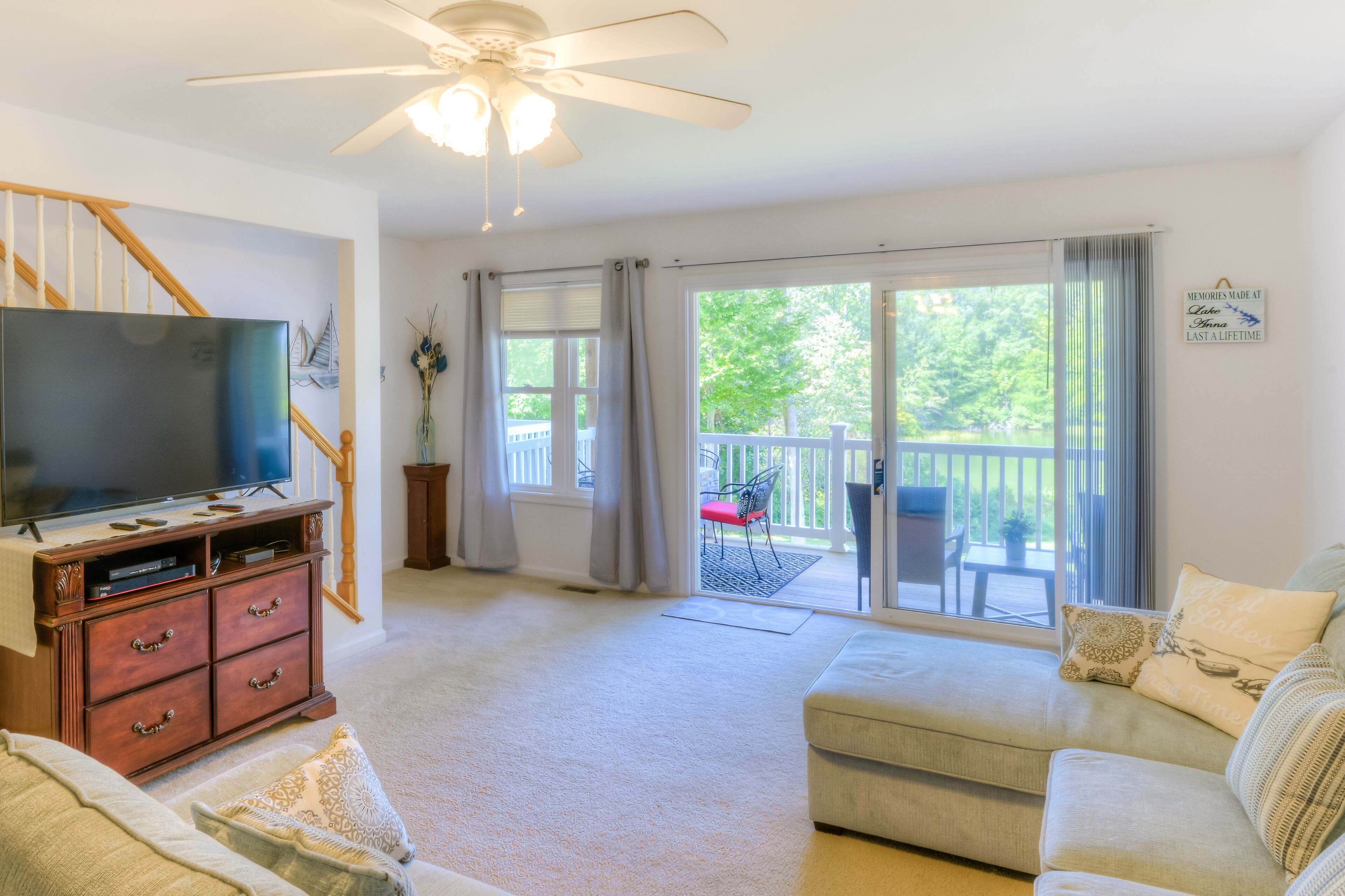 Lakefront oasis w/ beach access, two balconies & gas grill - dogs OK!