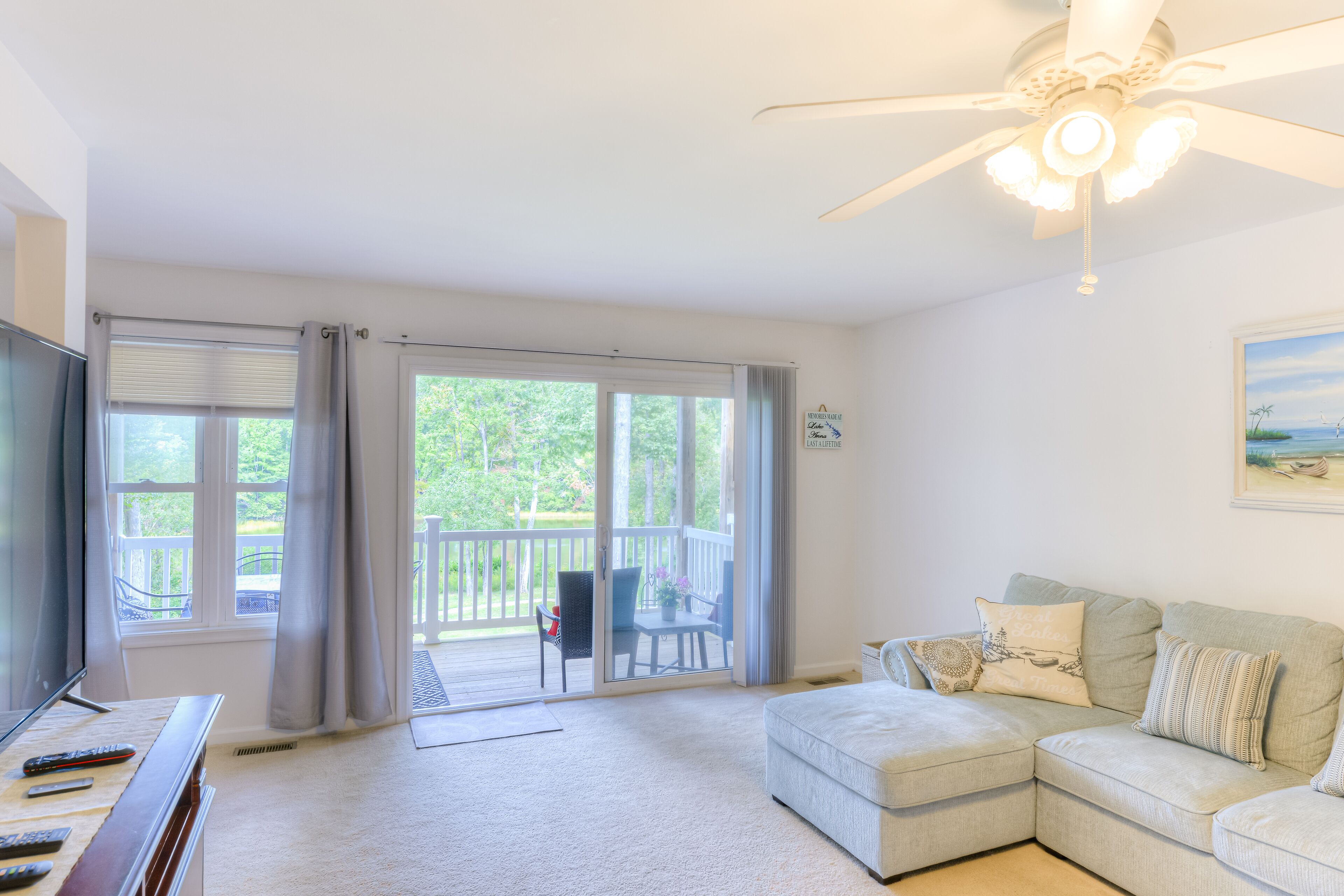 Lakefront oasis w/ beach access, two balconies & gas grill - dogs OK!