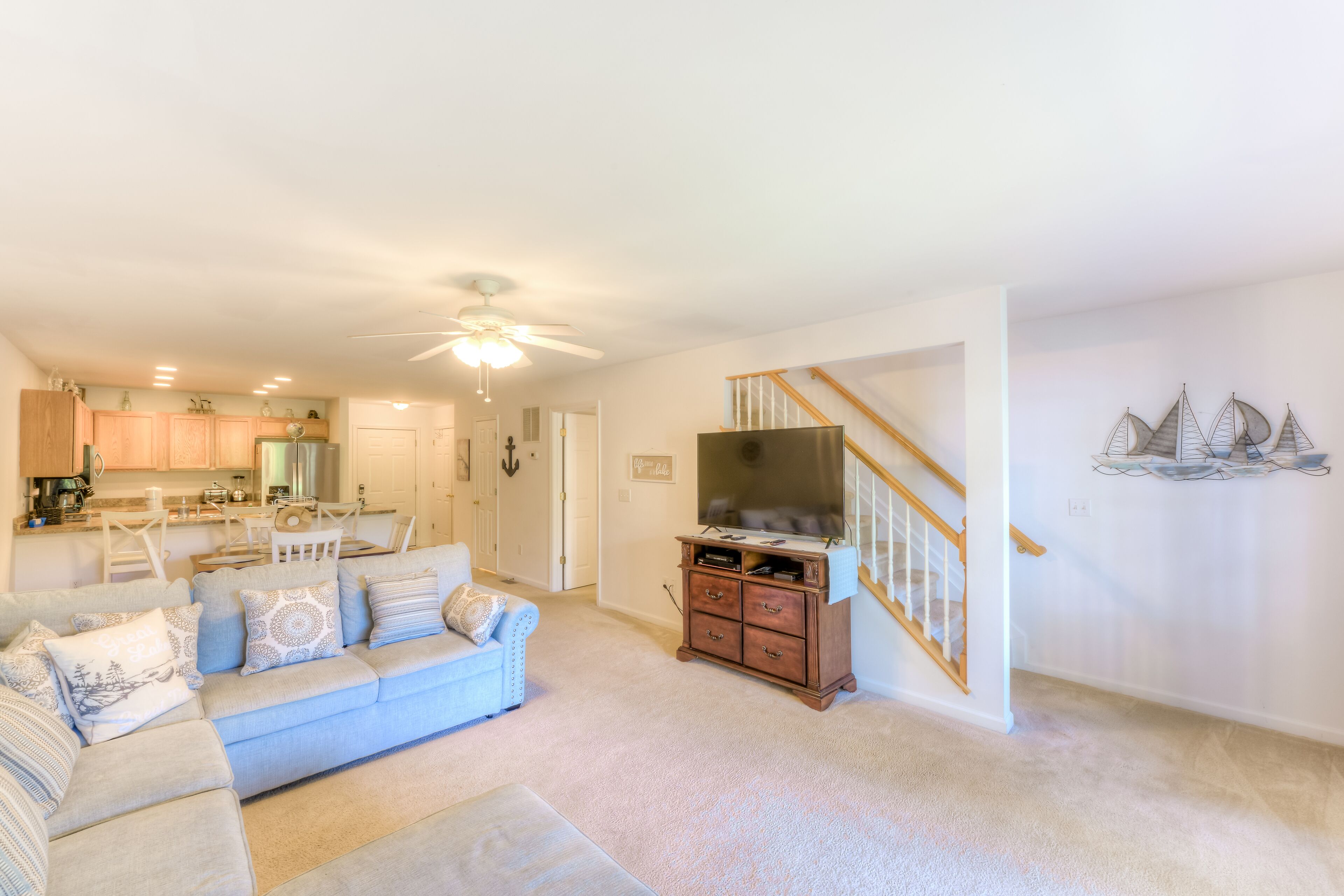 Lakefront oasis w/ beach access, two balconies & gas grill - dogs OK!