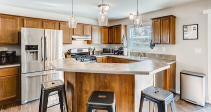 Downtown Lookout Base - A Family Friendly Home