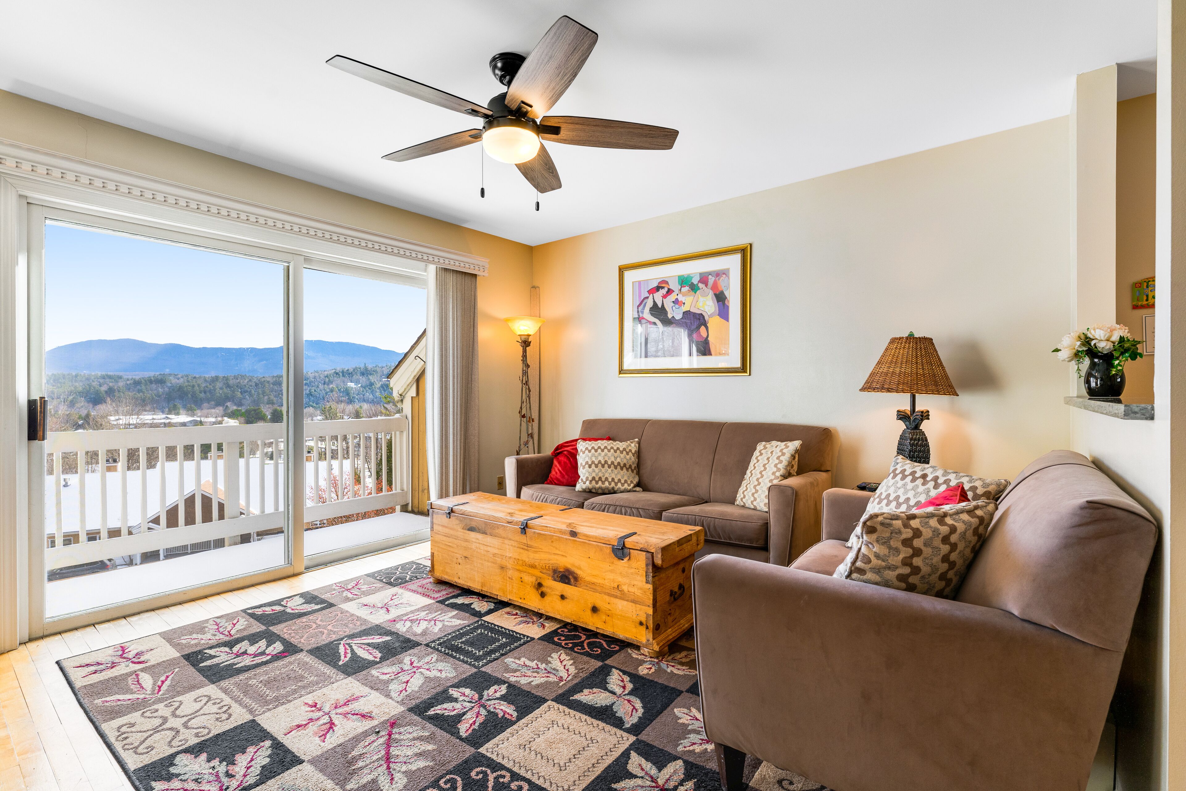 Beautiful Stowe getaway w/ shared pool/hot tub, balcony & wood-burning fireplace