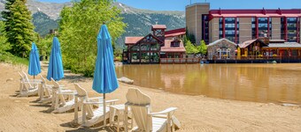 Comfortable condo with ski lift views, shared fitness room, gas fireplace, & W/D