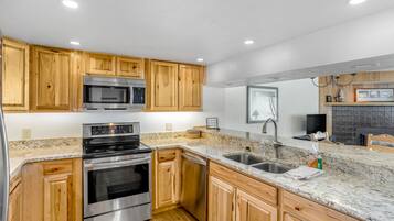 Refrigerador, microondas, horno, placa de cocina