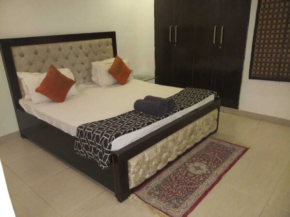 3 bedrooms - Beautiful 3BHK Apmt at Iconic Location Chattarpur (Sat Bari)